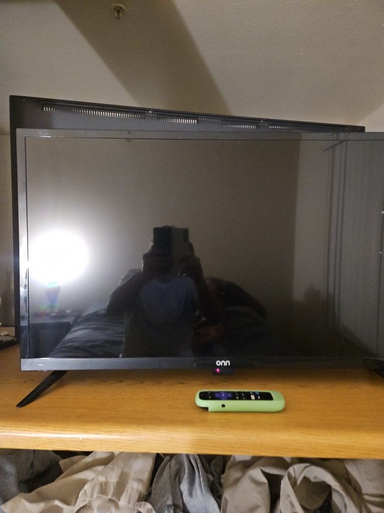 Onn Smart Tv 32inch Flat Screen With Remote Control And Legs