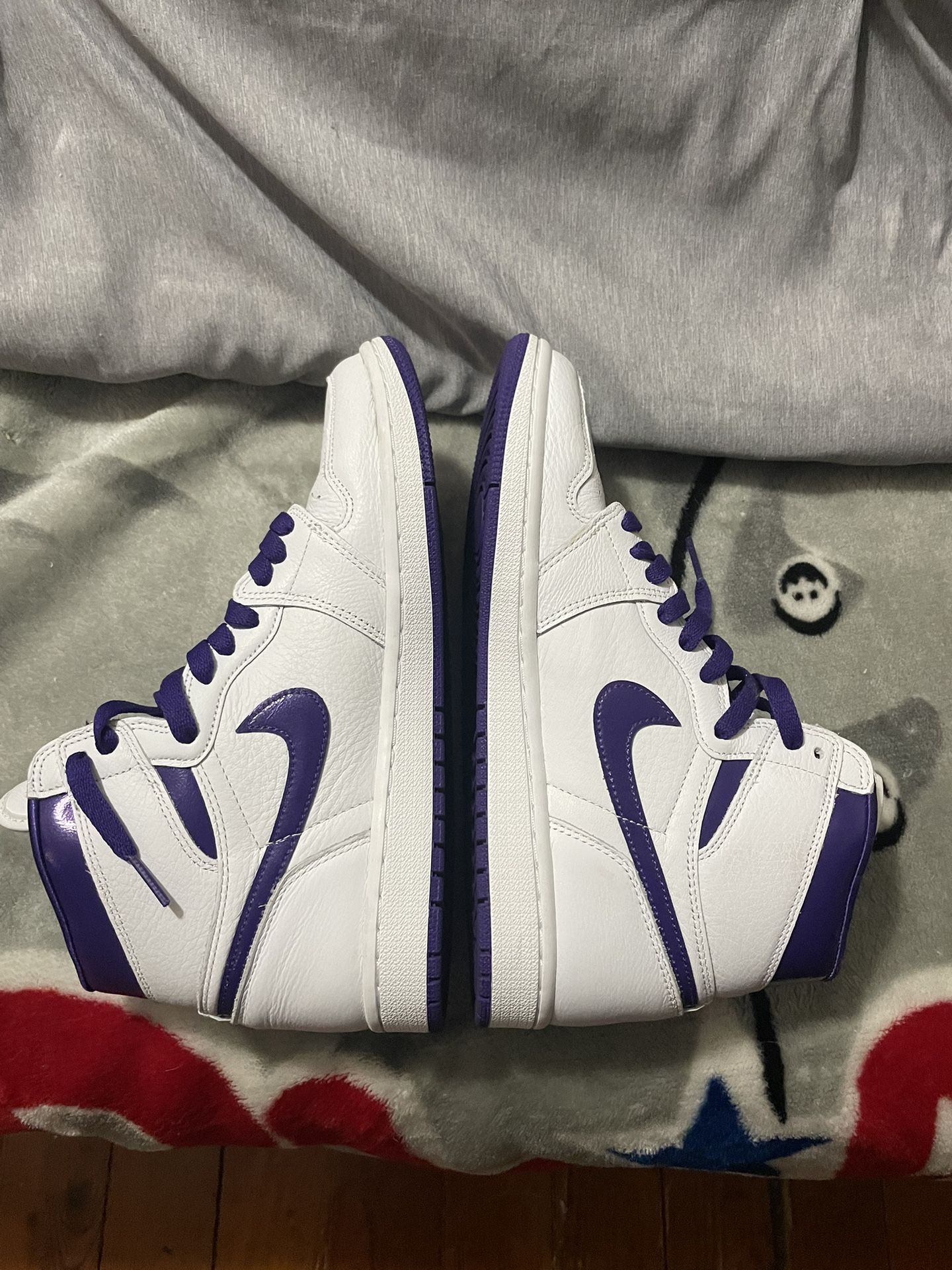 Metallic Purple Jordan 1's. 9w 7.5m