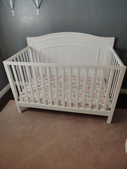White crib with mattress