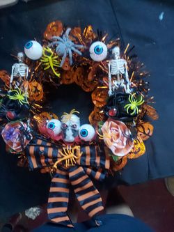 HANDMADE HALLOWEEN WREATHS $20.00