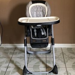 PRACTICALLY NEW GRACO CONVERTIBLE HIGH CHAIR 3 IN 1