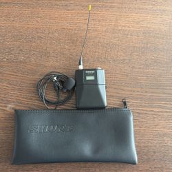Shure QLXD1 W/ WL185 Microphone