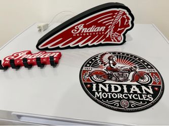 Set de Decoración Indian Motorcycle – Letrero Luminoso LED, Llavero de Pared y Placa Decorativa 1924