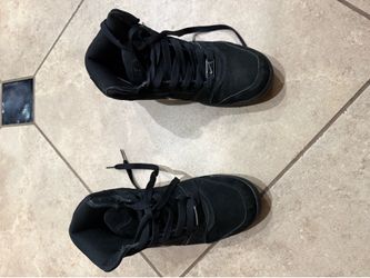 Nike all black shoes