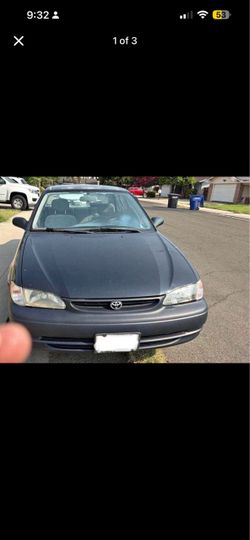 2000 Toyota Corolla