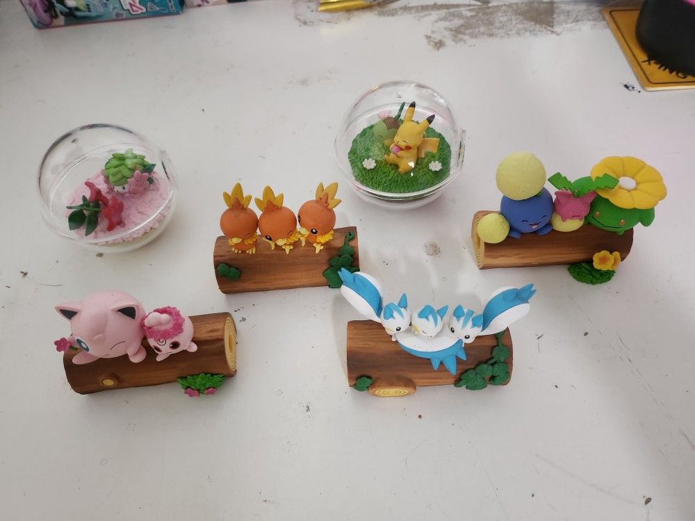 6 different Re-Ment pokemon sets