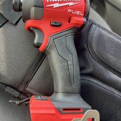 Milwaukee M18 14/ Hex 2953-20 