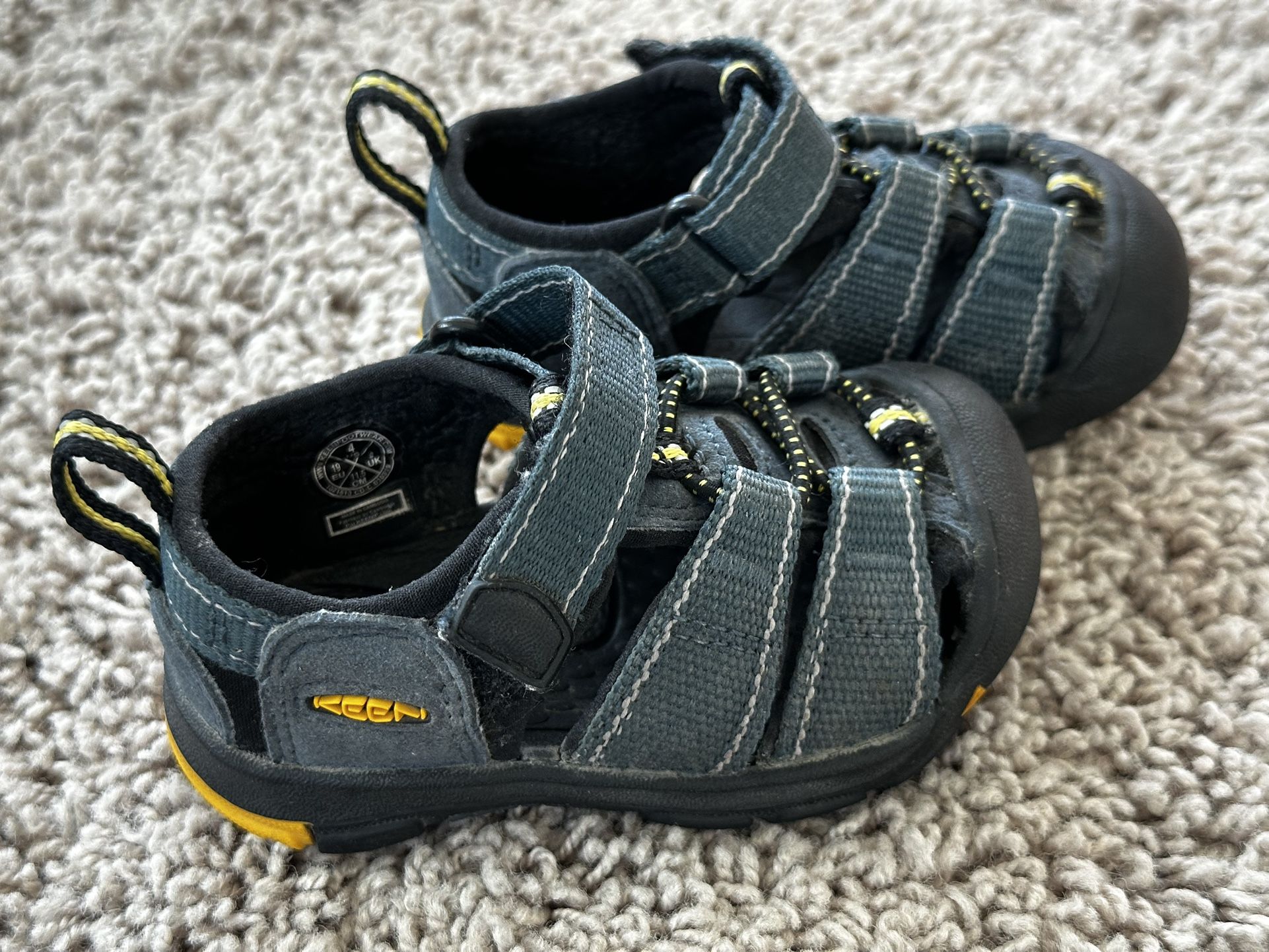 KEEN Water Shoes Toddler Size 4