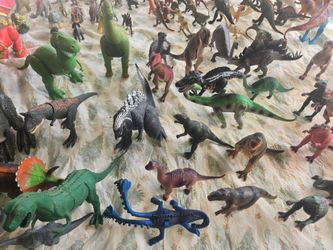 Large Lot of Plastic Dinosaur Figures 147