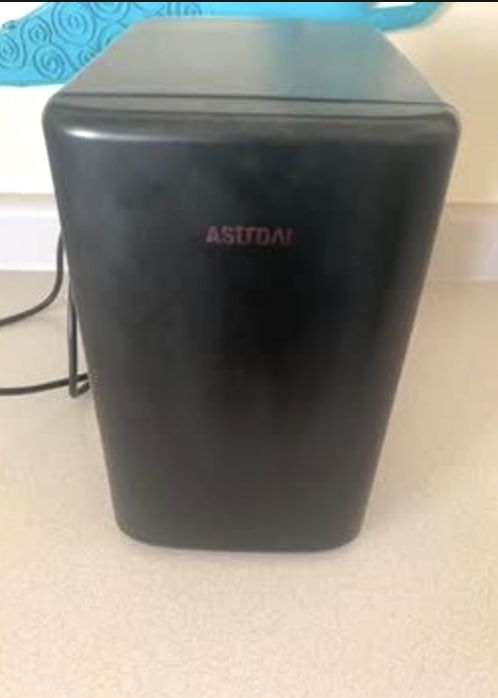 MINI FRIDGE / BRAND NEW
