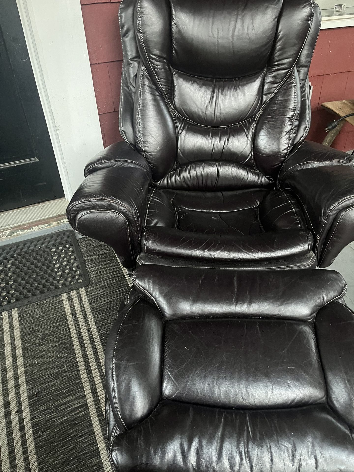 iTALIAN BLACK LEATHER RECLINING CHAIR WITH OTTOMAN