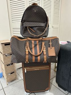 Micheal Kors Travel Set