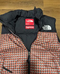 Supreme NorthFace puffer vest comes as is 700 series i believe