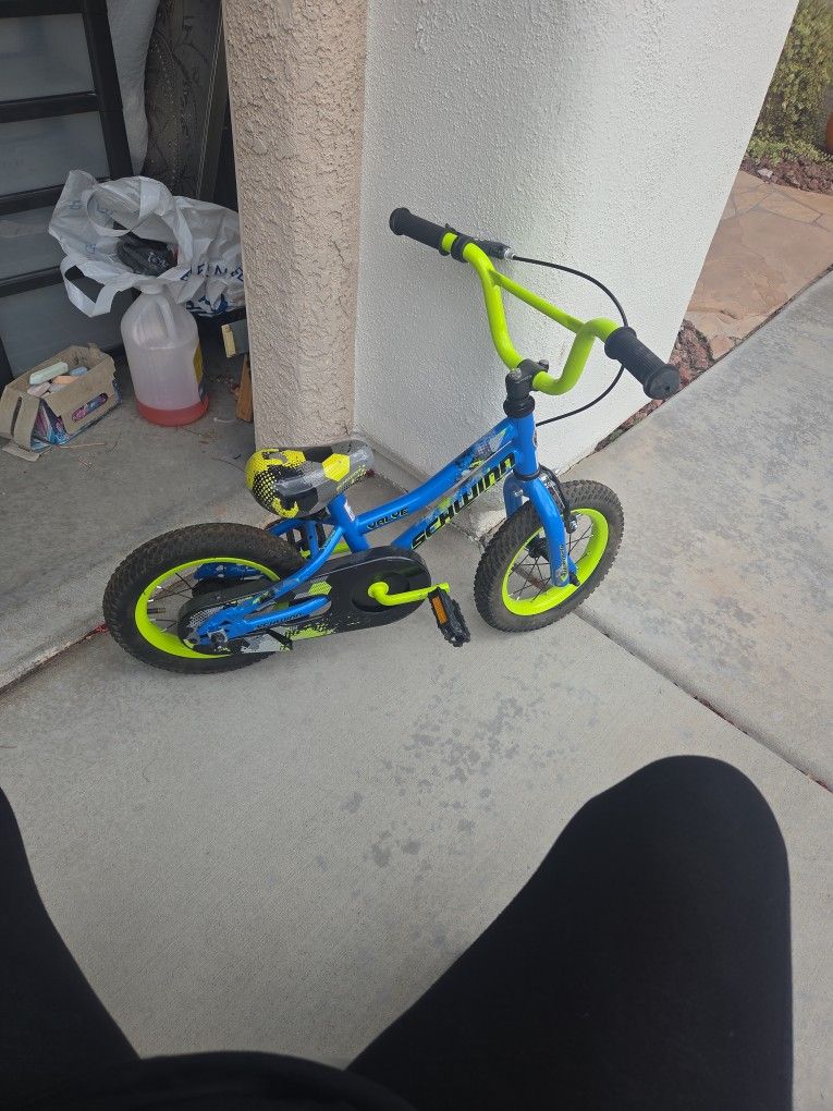 Schwinn Valve 12" Kids' Bike