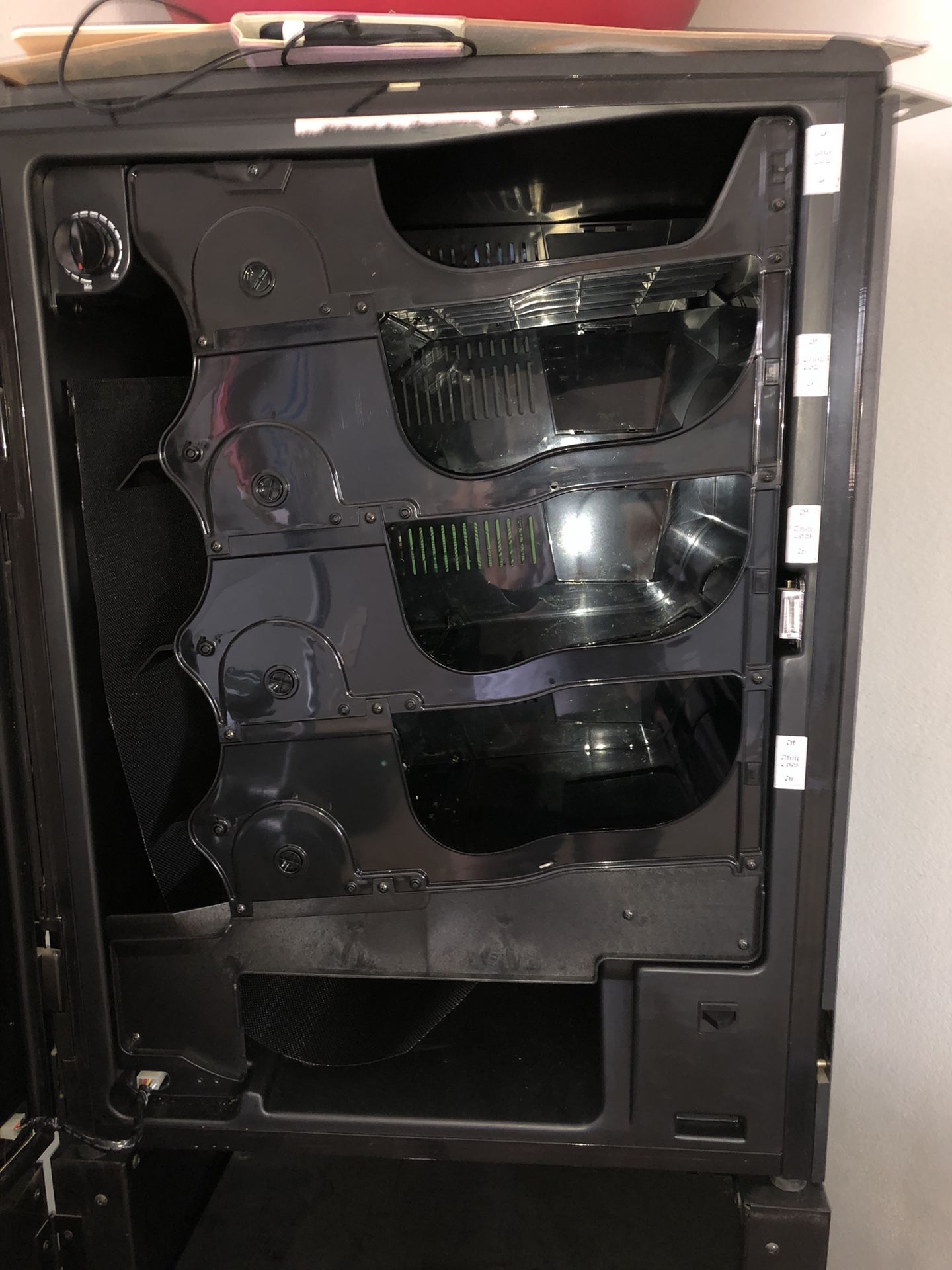 MAYTAG SKYBOX SODA VENDING MACHINE for Sale in Rancho Cucamonga, CA