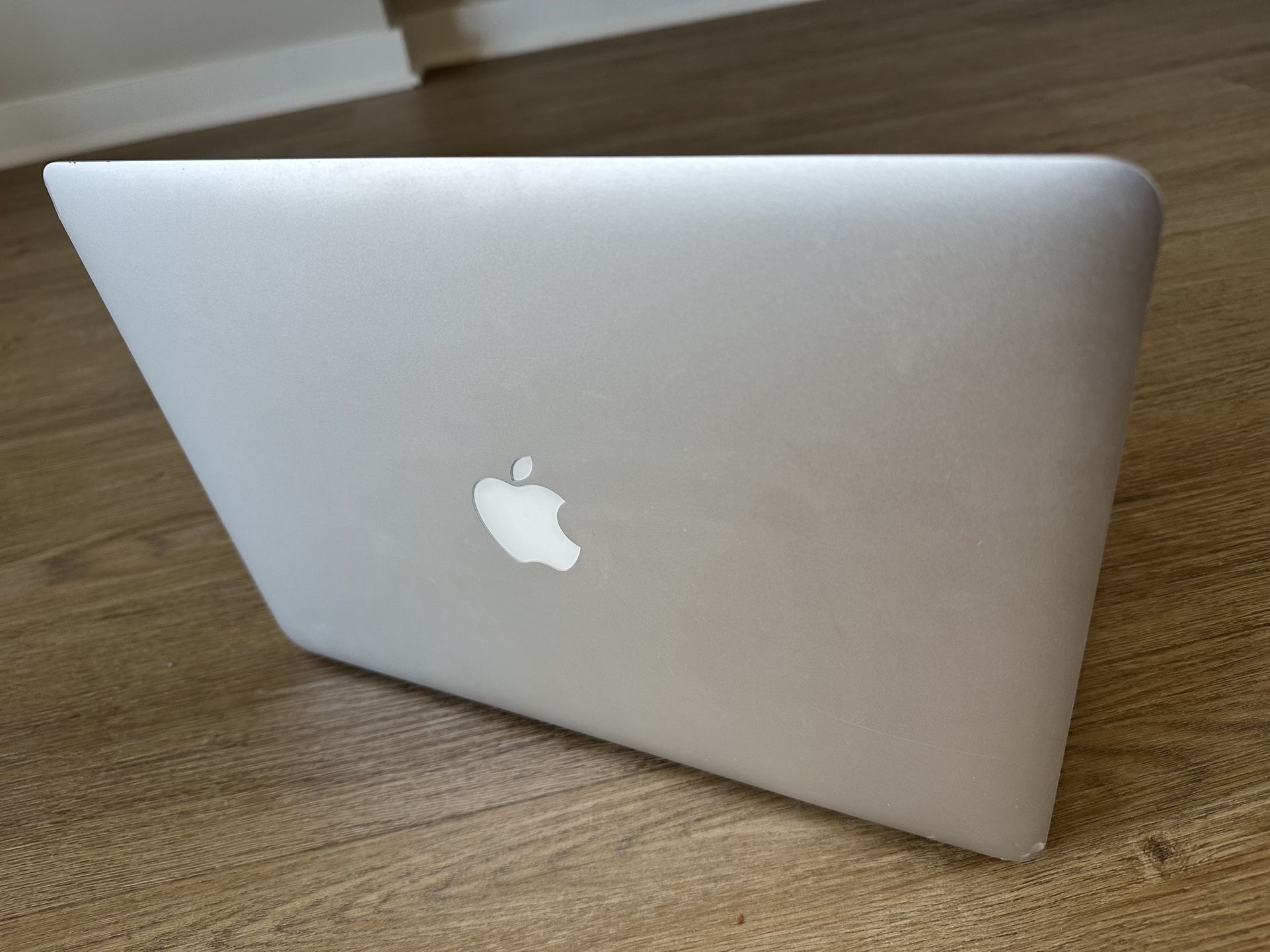 2013 Apple MacBook Air 13.3inch, 14GHz dual 