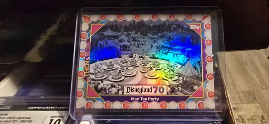 Mad Tea Party 2025 Topps Disneyland 70th Lightbulb 5/5 Bookend