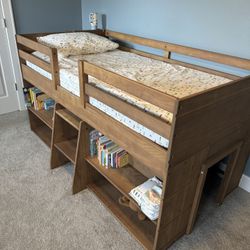 Twin max and lily bed