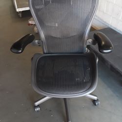 HERMAN MILLER AERON CHAIR SIZE C