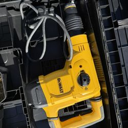 DeWalt D25810K 12 lb (5.6 kg) 