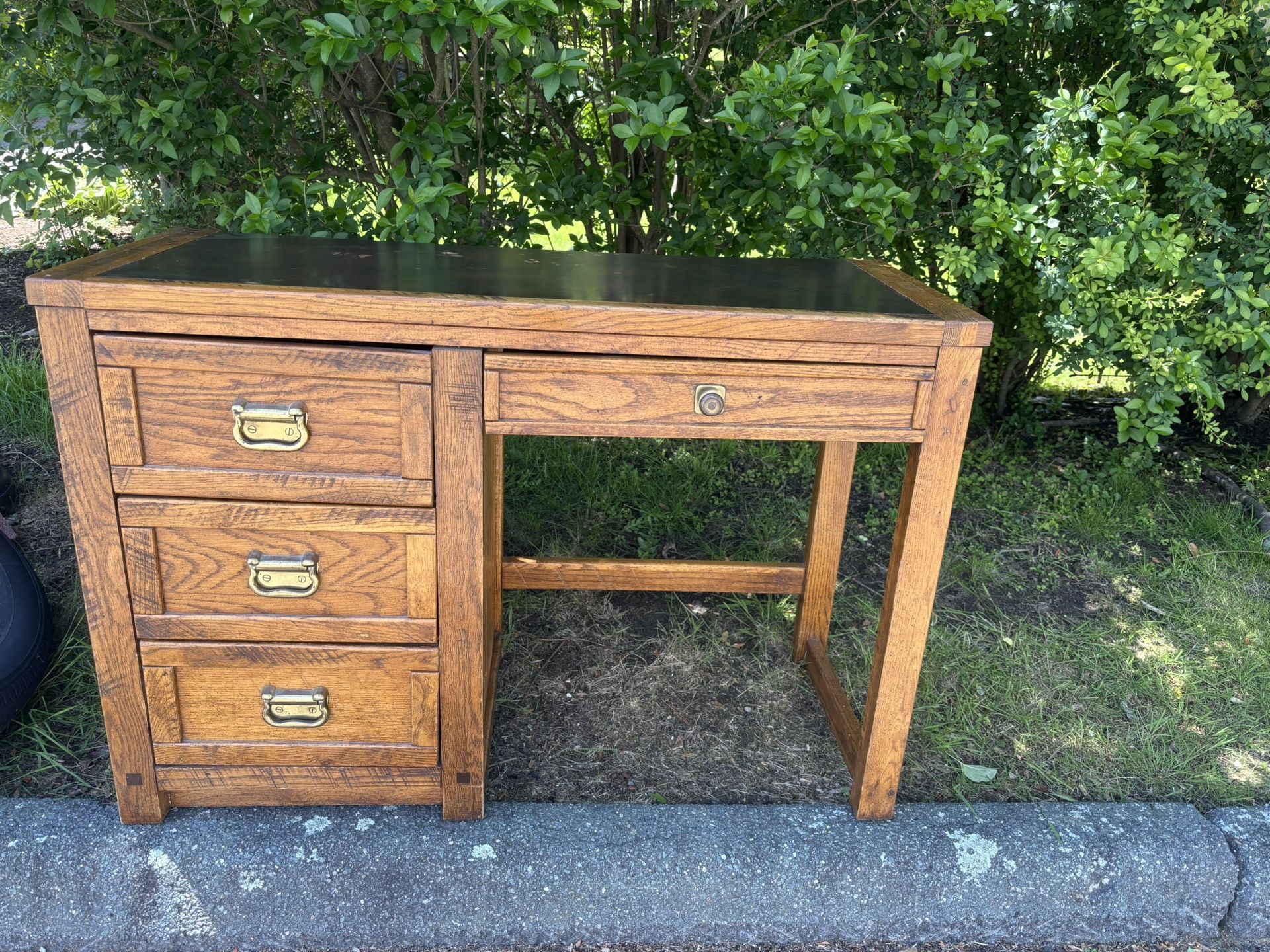 FREE Desk ~ Salem, MA