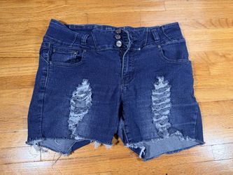 T&Y Fashion Women’s Distressed Denim Shorts Size 11/12 Dark Wash Triple Button