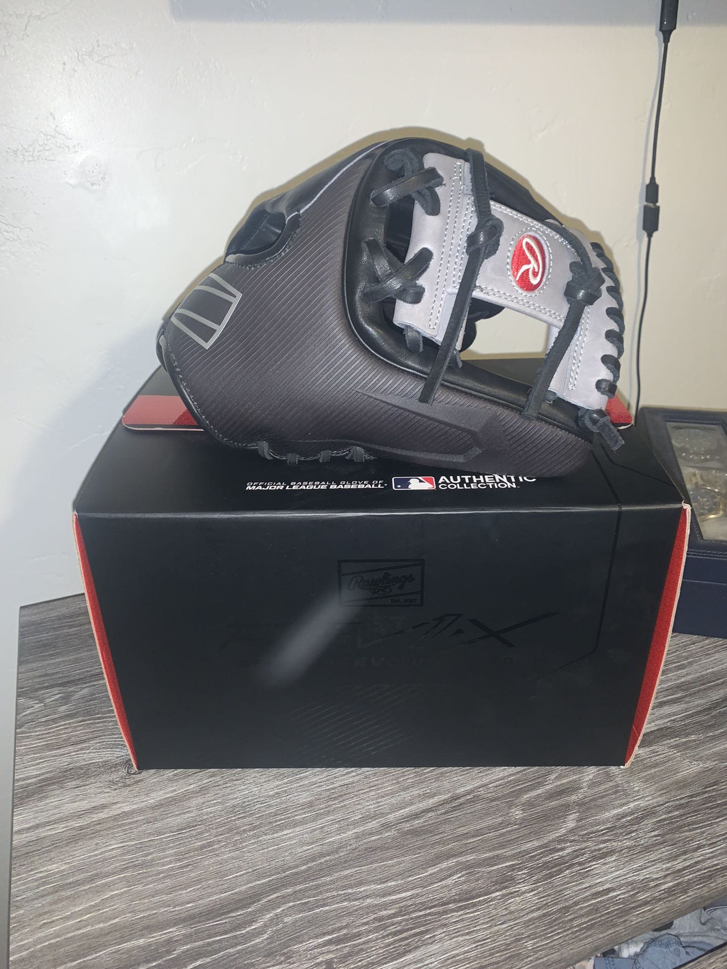 Rawlings REV1X with grey I web 