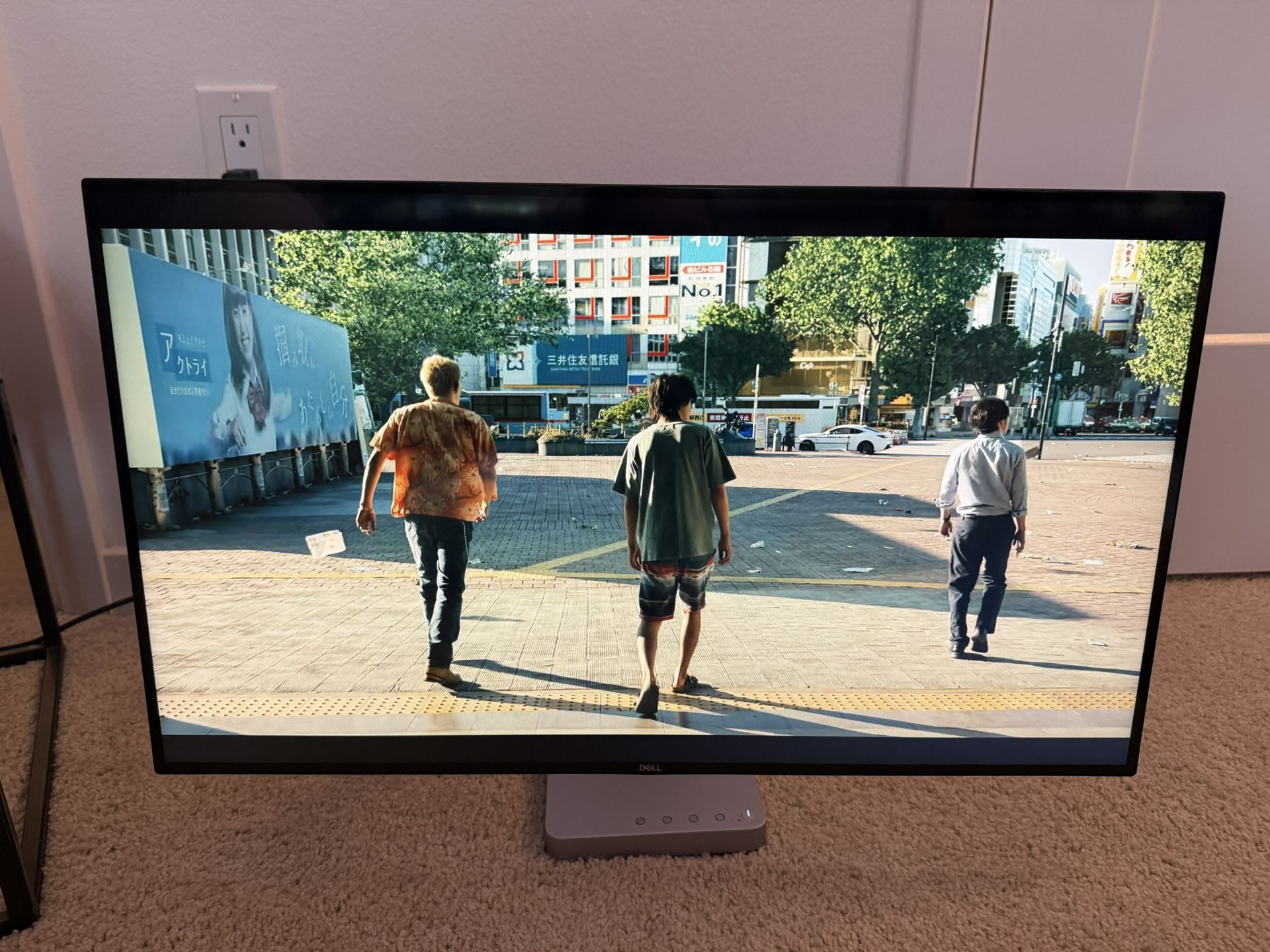 Dell UltraSharp 27” QHD Monitor – Excellent Condition – Includes Original Power Cord