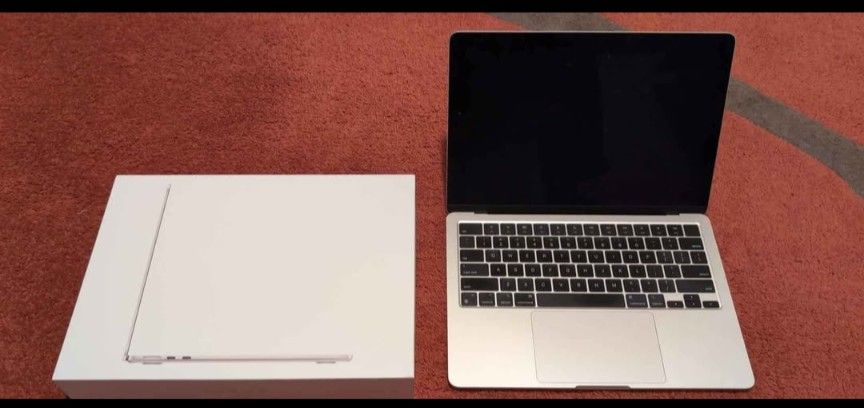 End 2022 MacBook Air 8GB RAM/256GB/Sequoia OS