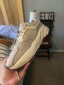 Yeezy 700 Blush 