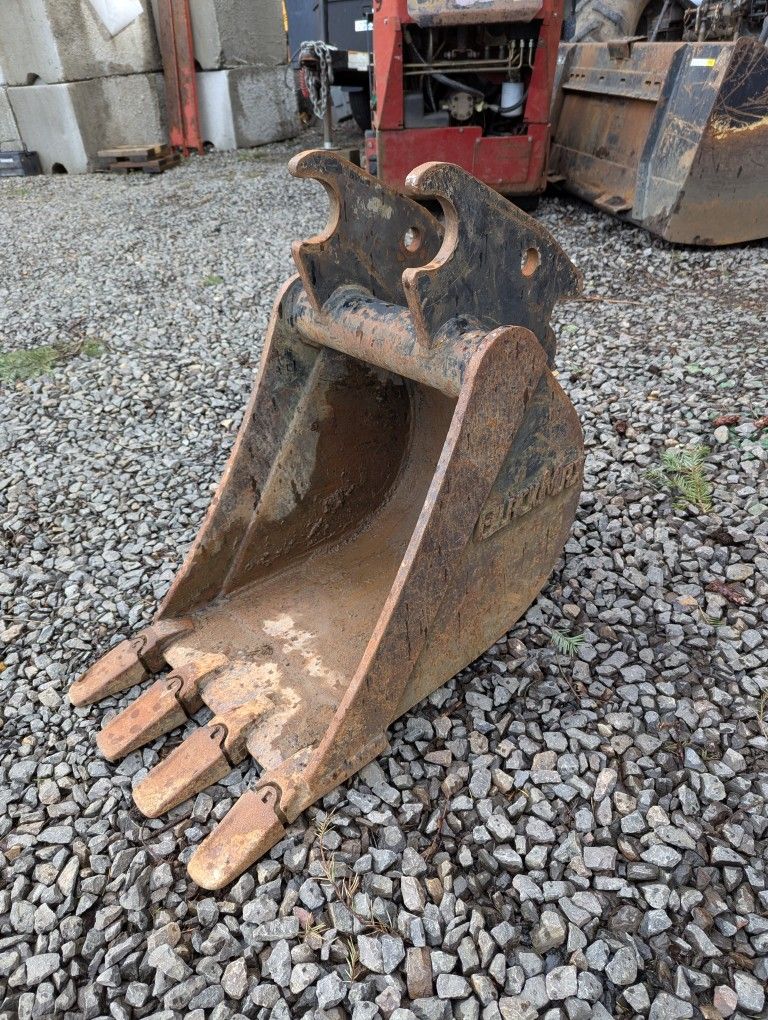 17" Takeuchi TB135 Mini Excavator Bucket