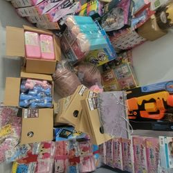 Pallet De Juguetes Nuevos Y Trajes Incluidos De Nińo