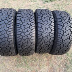 265/70R17 YOKOHAMA Geolander Tire set LIKE New 