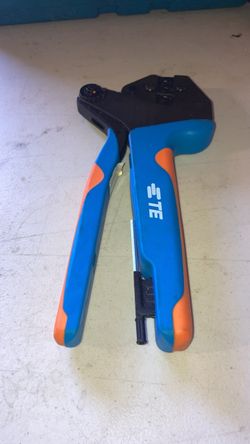 TE Connectivity Ratcheting Crimping Tool