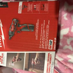 Milwaukee M12 Brushed Cordless Battery Operated Screwdriver Kit