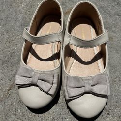 Girl Shows Size 13, Color Nude