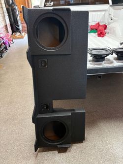 10inch kicker subs 2 / JBL amp / sub woofer box