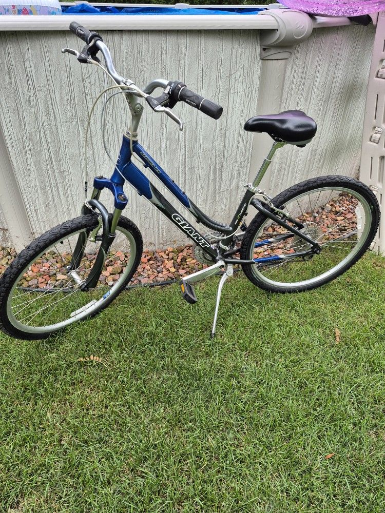 Women Bike, Giant Sedona DX, Wheels Size 26", Speed 24, Frame Size 14"