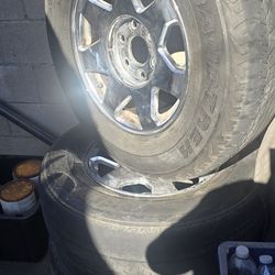 2005 cadillac escalade Rims and tires