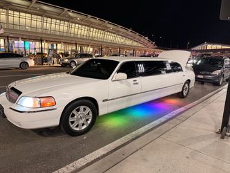 2007 Lincoln Town Car stretched limousine sell/trade