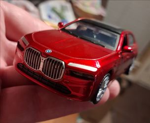 BMW i7 1/32 Diecast Metal Luxory Sedan Model Car  Opening Doors Officially Licensed