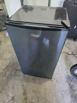 Midea Black Mini Fridge