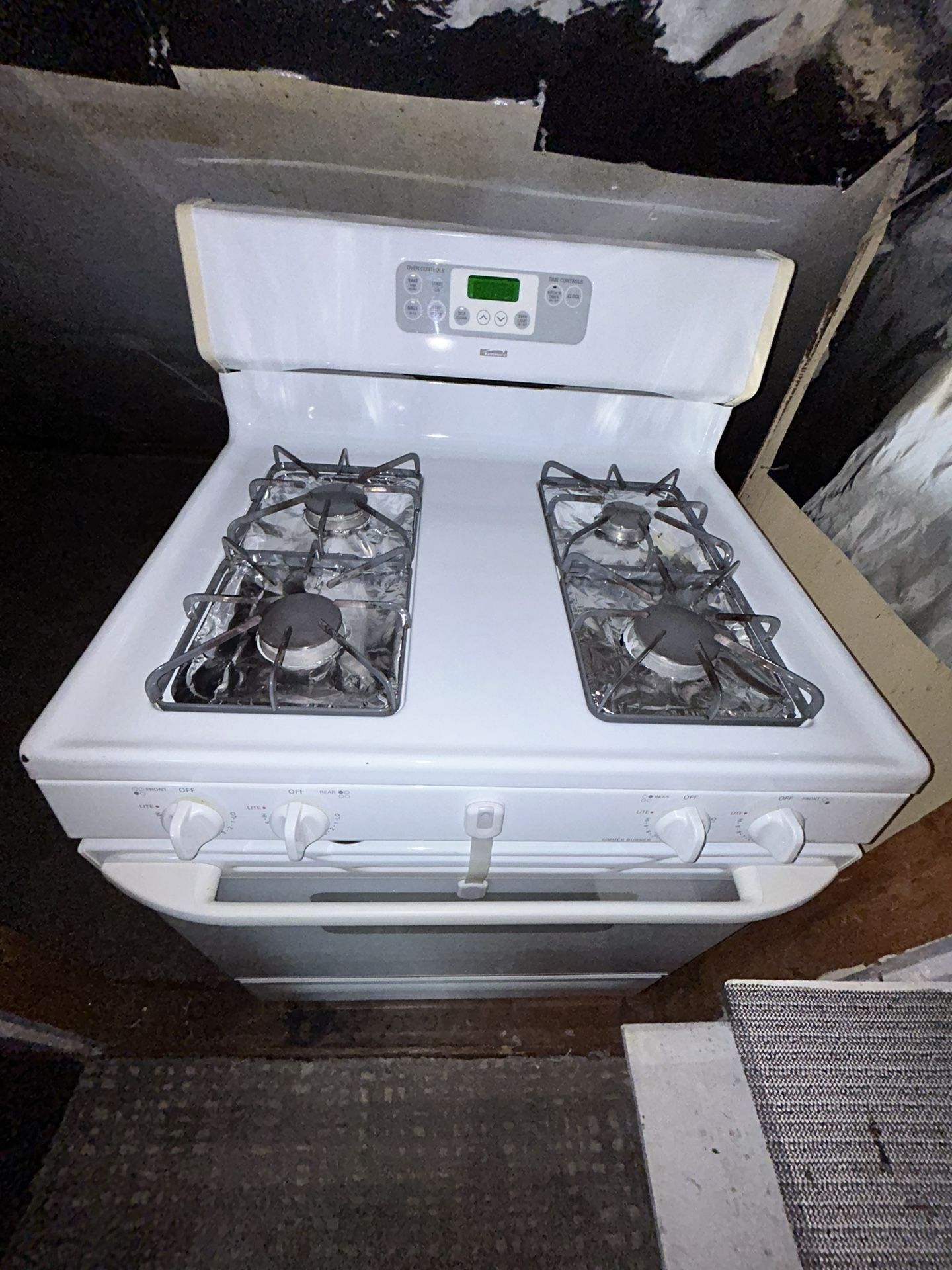 GE gas stove, having problems with smoking the pots.