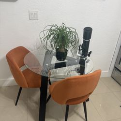 Juego De Comedor / 2 Sillas , como Nuevo 