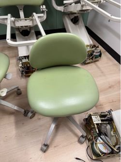 Professional Dental Operator Stool / Assistant Chair – Adjustable Rolling Chair – Excellent Condition