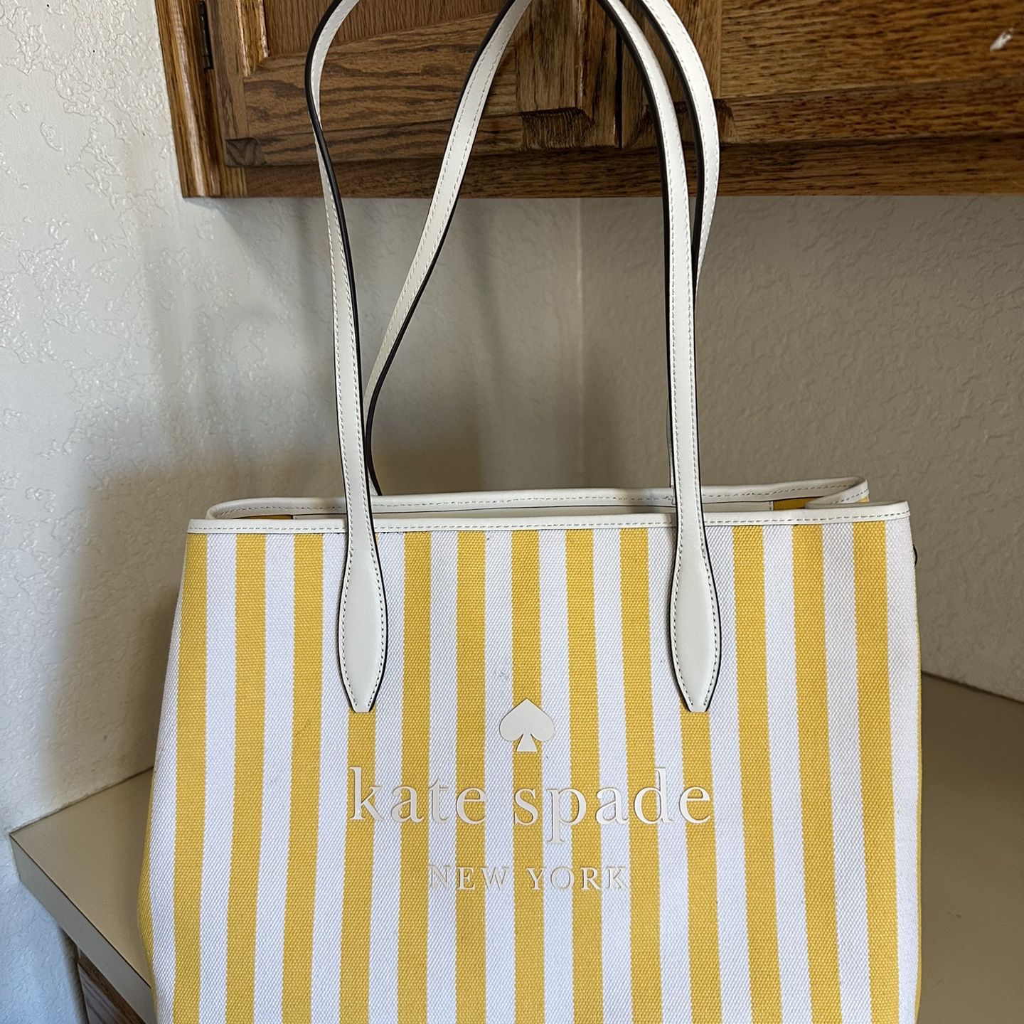 Kate Spade Sam Icon Intarsia Heart Faux Shearling Small Tote Bag for Sale  in Los Angeles, CA - OfferUp