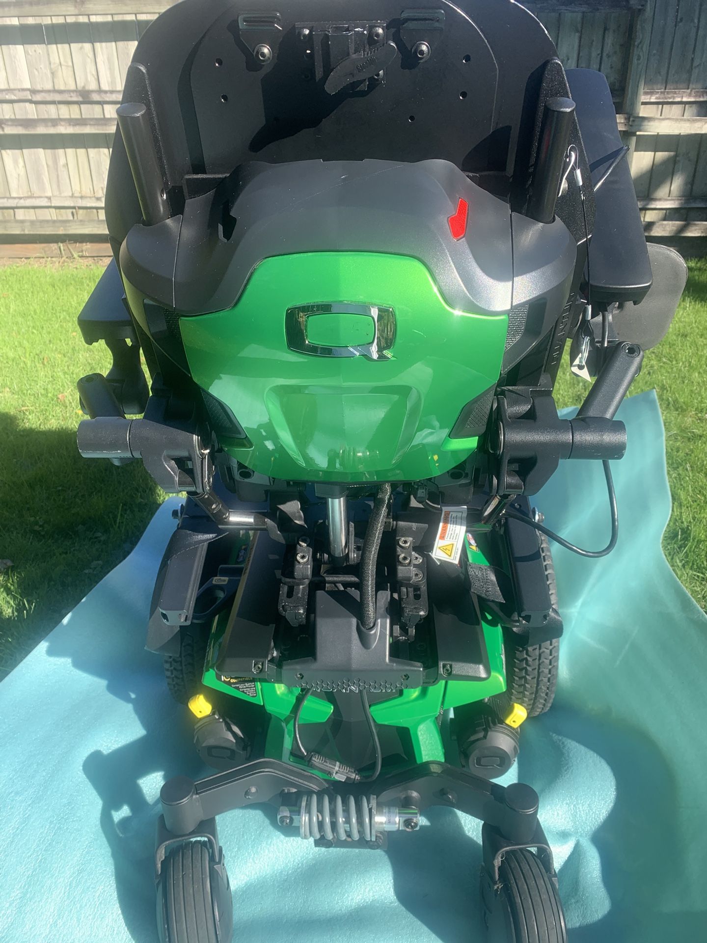 quantum q6 edge 2.0 power wheelchair-Used