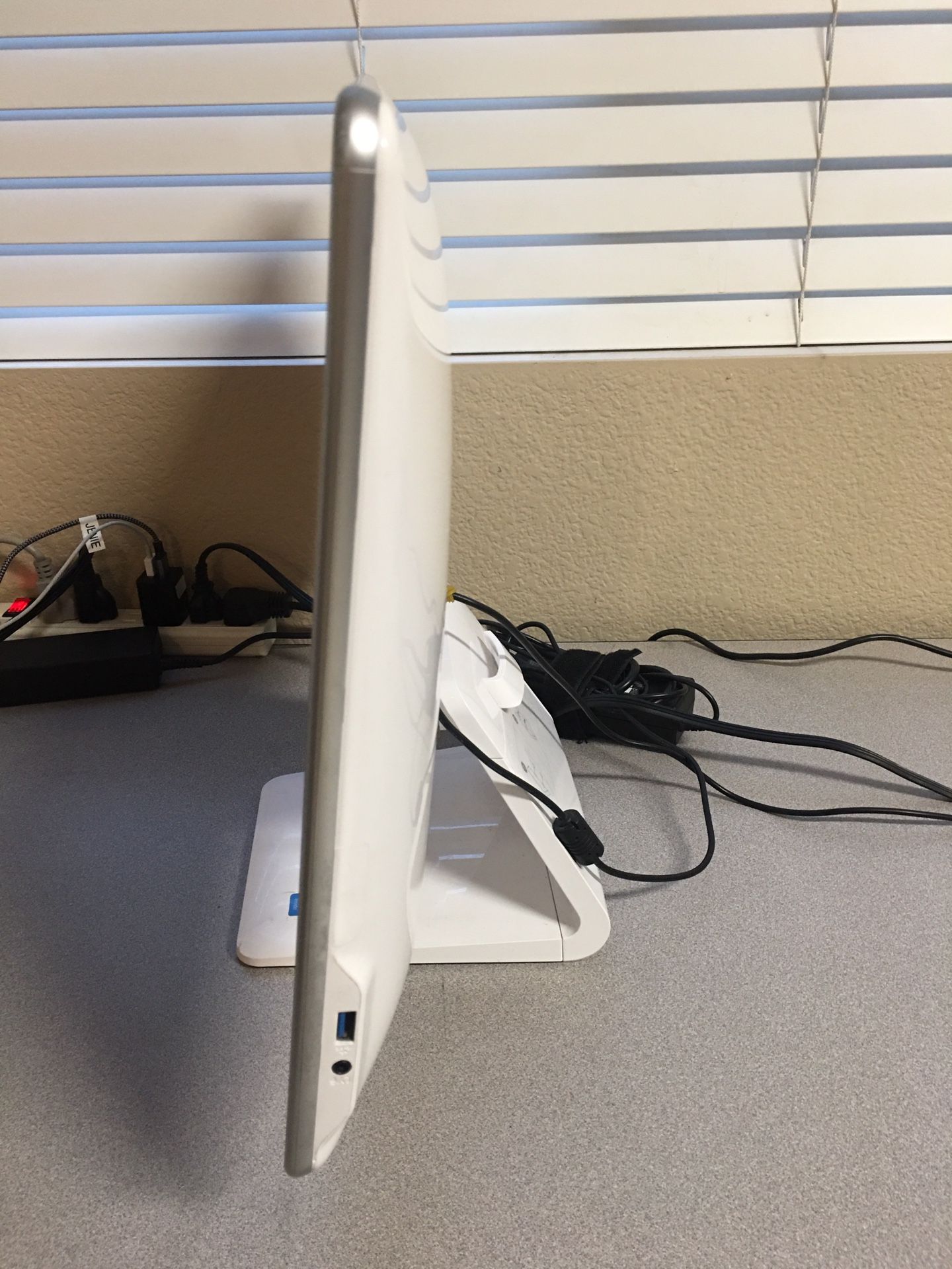 LG Cromebook Monitor (60hz 22inch)