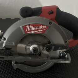 Milwaukee Fuel M12 Circular Saw