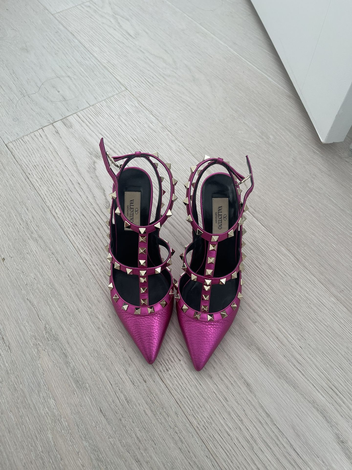 Valentino Garavani Rockstud In Pink Size 36/6